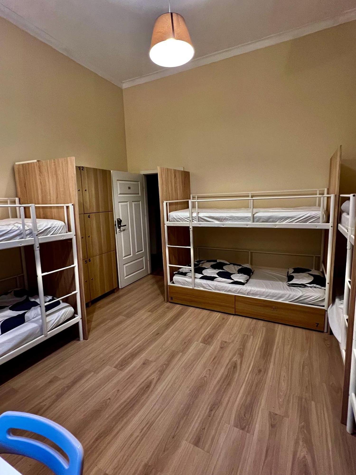 Fox Hostel クラクフ エクステリア 写真