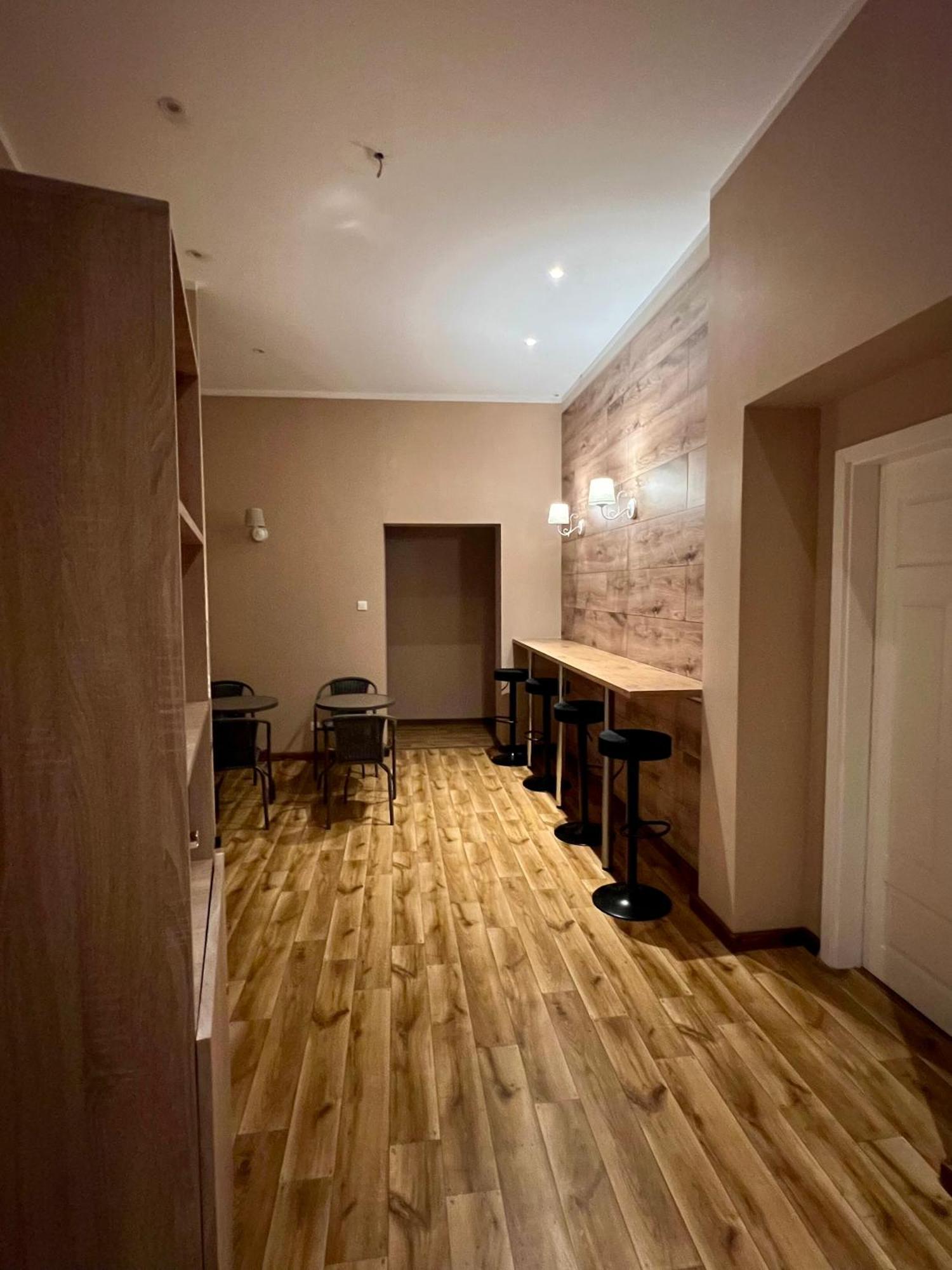 Fox Hostel クラクフ エクステリア 写真